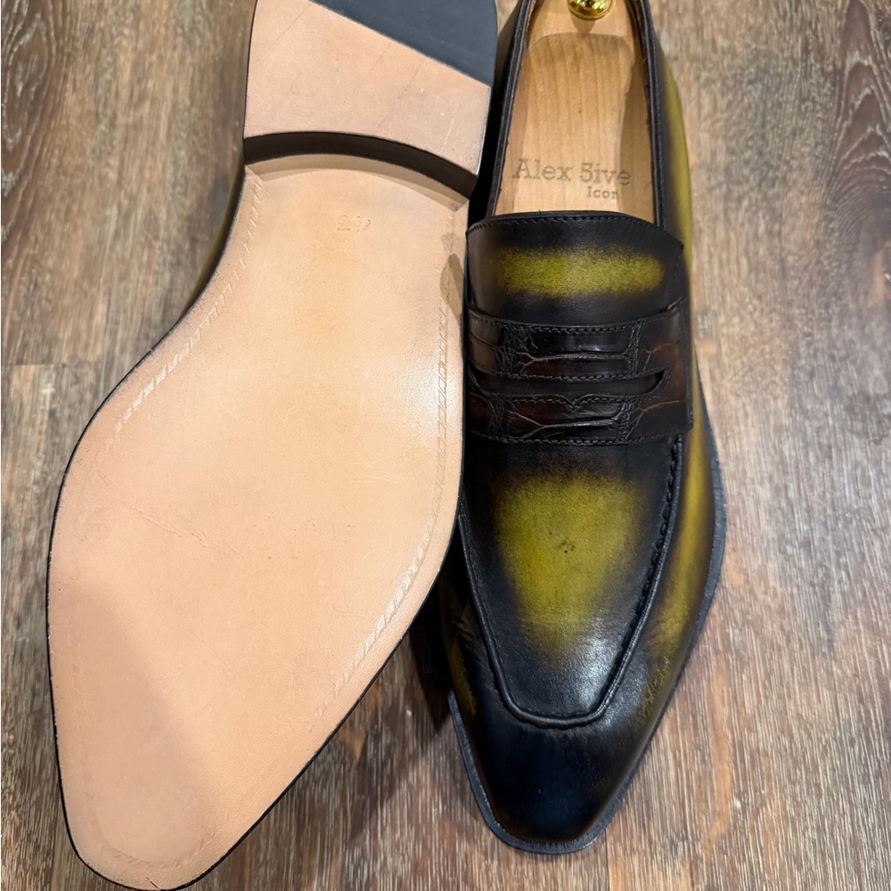 Iconic Green and Brown Leather Loafers - Picture 4 of 4